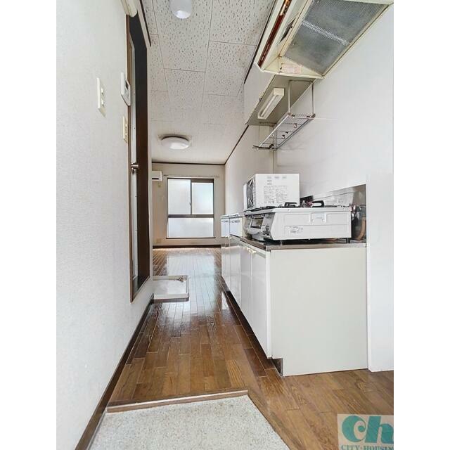 玄関から見た室内です☆