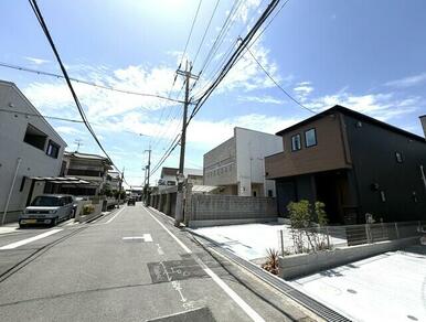 外観・前面道路含む（2号棟）