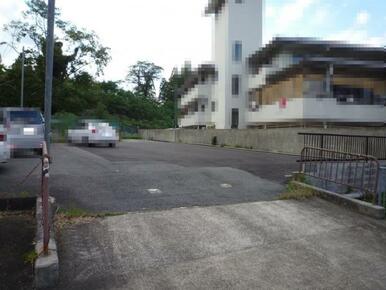 現地写真 アスファルト舗装済、建築用地以外でも駐車場としてもご検討下さい