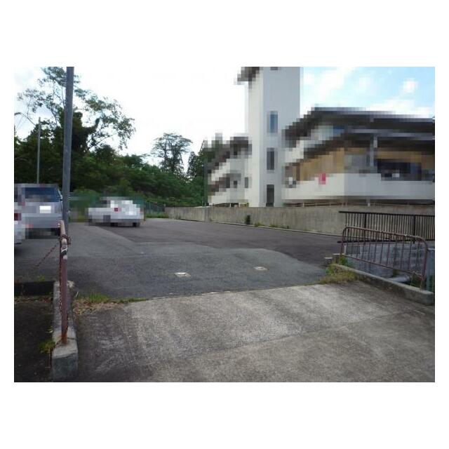 現地写真 アスファルト舗装済、建築用地以外でも駐車場としてもご検討下さい