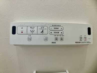 トイレ　設備も新品で簡単に操作していただけます