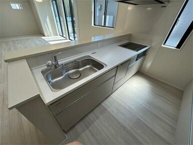 火を使わず安心のＩＨクッキングヒーター＆毎日の片付けが楽になる食洗機付き。嬉しい設備が揃っています。