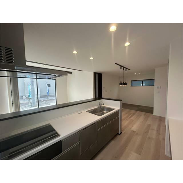 火を使わず安心のＩＨクッキングヒーター＆毎日の片付けが楽になる食洗機付き。嬉しい設備が揃っています。