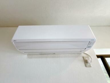 「LDK」1階LDK東側にエアコンがございます。