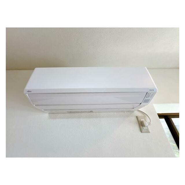 「LDK」1階LDK東側にエアコンがございます。