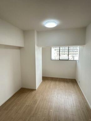 「洋室」約5.2帖の洋室です。