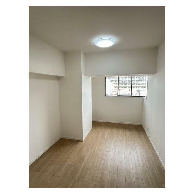 「洋室」約5.2帖の洋室です。