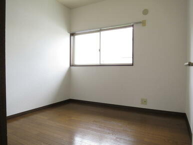 ★4.5帖の洋室★