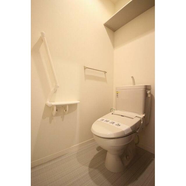 トイレには手摺がございます