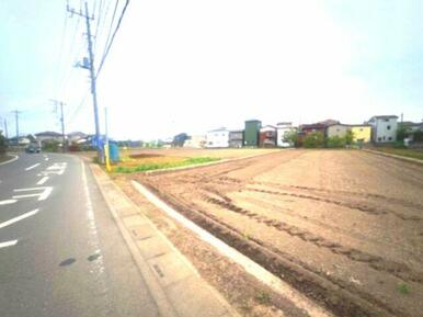 中学校まで徒歩4分の立地です