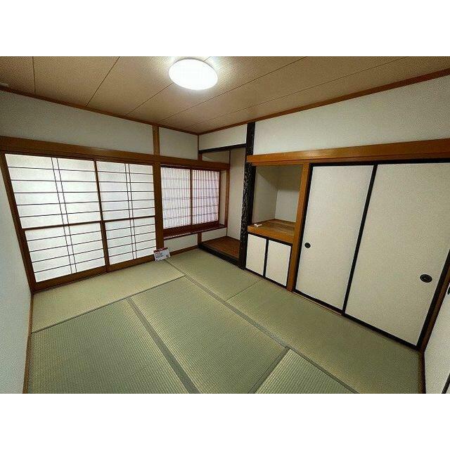 １階北西和室（１）畳表替えと障子や襖の張替をおこないました