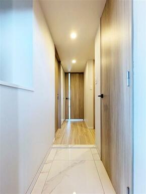 （参考）１４０２号室〈Ｗｈｉｔｅ〉　玄関