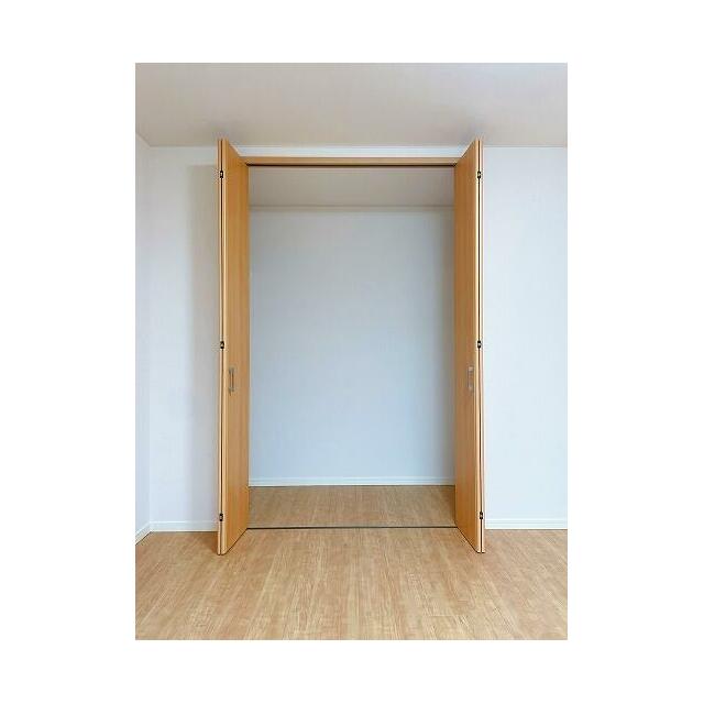「洋室約8帖　収納」
