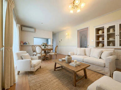 現況の物件写真に、CG による画像処理を行っています。家具、家電、照明器具、小物、その他のイメージは