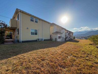 輸入住宅×注文建築こだわりの邸宅。バス停目の前の利便性に優れた好立地。是非一度ご見学ください！