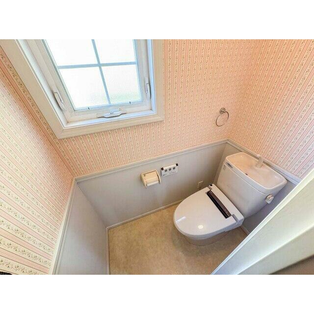 輸入住宅×注文建築こだわりの邸宅。バス停目の前の利便性に優れた好立地。是非一度ご見学ください！