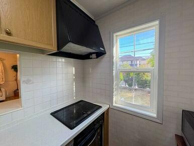 輸入住宅×注文建築こだわりの邸宅。バス停目の前の利便性に優れた好立地。是非一度ご見学ください！