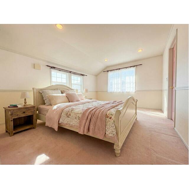 現況の物件写真に、CG による画像処理を行っています。家具、家電、照明器具、小物、その他のイメージは