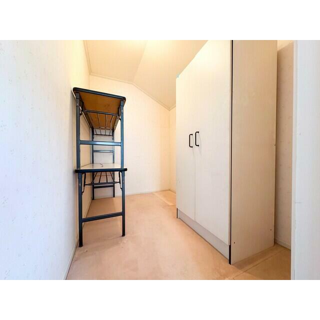 輸入住宅×注文建築こだわりの邸宅。バス停目の前の利便性に優れた好立地。是非一度ご見学ください！