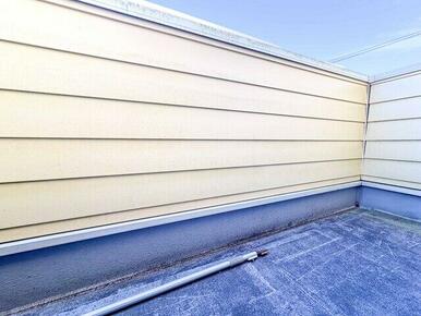 輸入住宅×注文建築こだわりの邸宅。バス停目の前の利便性に優れた好立地。是非一度ご見学ください！