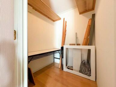 輸入住宅×注文建築こだわりの邸宅。バス停目の前の利便性に優れた好立地。是非一度ご見学ください！