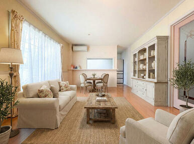 現況の物件写真に、CG による画像処理を行っています。家具、家電、照明器具、小物、その他のイメージは