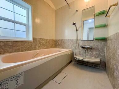 輸入住宅×注文建築こだわりの邸宅。バス停目の前の利便性に優れた好立地。是非一度ご見学ください！