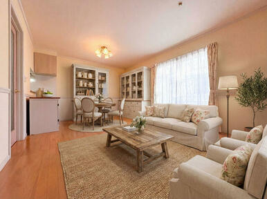 現況の物件写真に、CG による画像処理を行っています。家具、家電、照明器具、小物、その他のイメージは