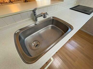 輸入住宅×注文建築こだわりの邸宅。バス停目の前の利便性に優れた好立地。是非一度ご見学ください！