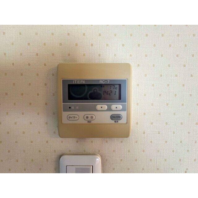 輸入住宅×注文建築こだわりの邸宅。バス停目の前の利便性に優れた好立地。是非一度ご見学ください！