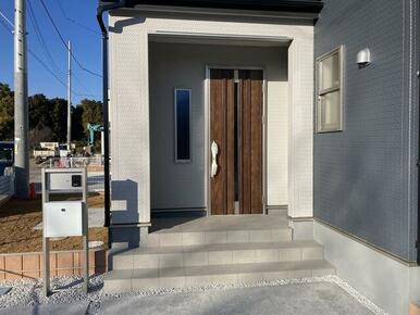 住まいの「第一印象」となる玄関（6号棟）
