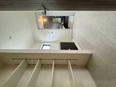 朝のお化粧から夜のスキンケアまで幅広く対応（4号棟）