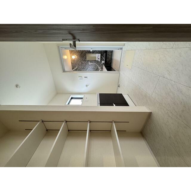 朝のお化粧から夜のスキンケアまで幅広く対応（4号棟）