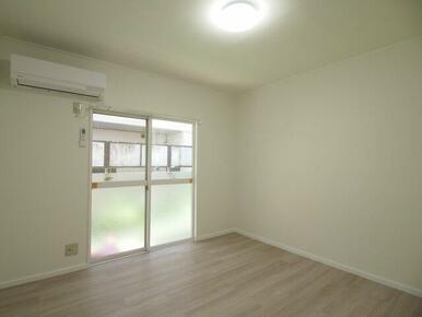 洋室、照明器具付。