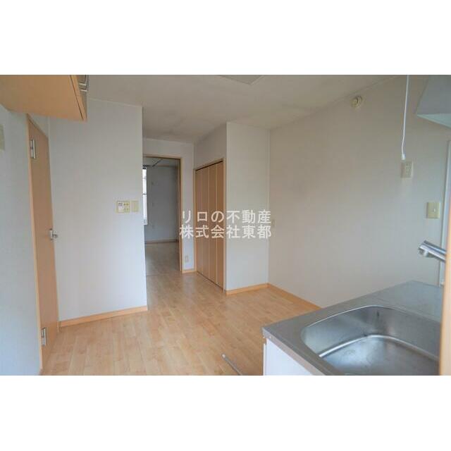 ダイニングテーブルを置いたり自由にレイアウトできます☆