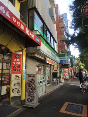 ファミリーマート東高円寺駅前店
