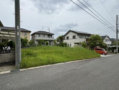 前面道路は６ｍの幅員があります