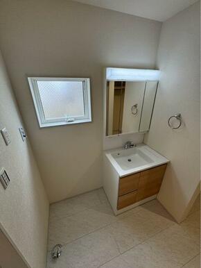 毎朝の寝癖チェックもおまかせ（2号棟）