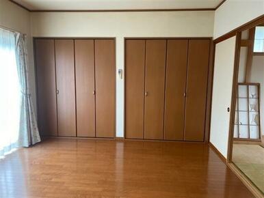 寝室のクローゼットも大容量です