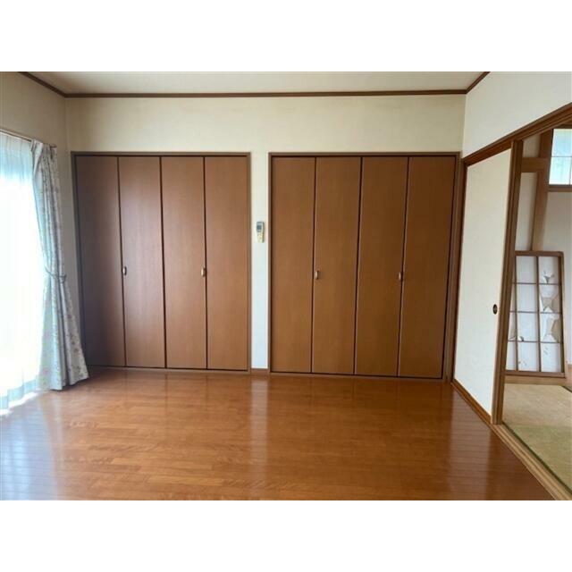 寝室のクローゼットも大容量です