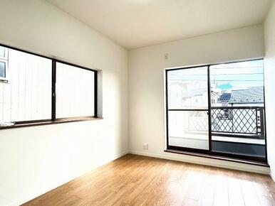 2階洋室約6.0帖（東側）