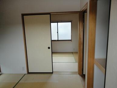 畳の２部屋は仕切りは襖