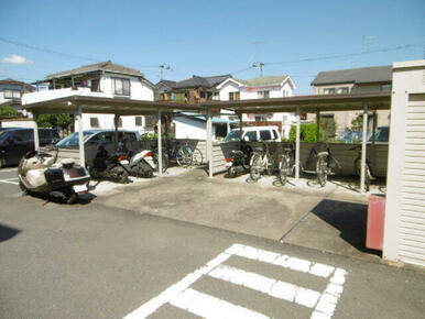 屋根付き駐輪場　バイク駐輪可能