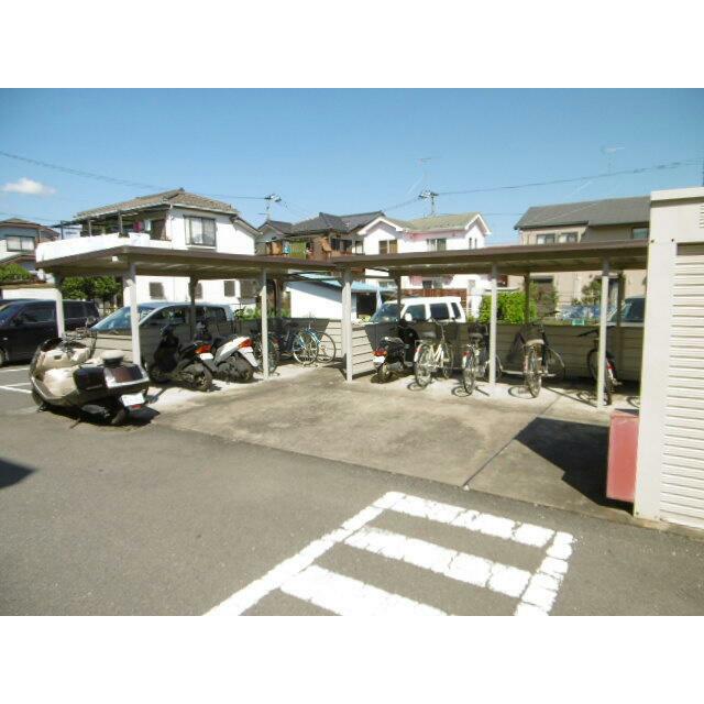 屋根付き駐輪場　バイク駐輪可能