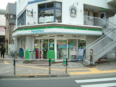 ファミリーマート梅ケ丘店