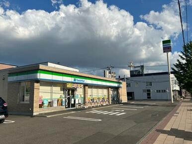 ファミリーマート札幌北４０条東８丁目店