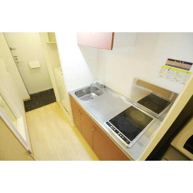 ２口コンロ付きラジエントヒータ※キッチン棚が多く収納に便利