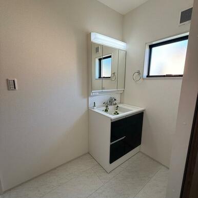 洗顔や歯磨きなど毎日使う洗面所だから要チェック！（1号棟）