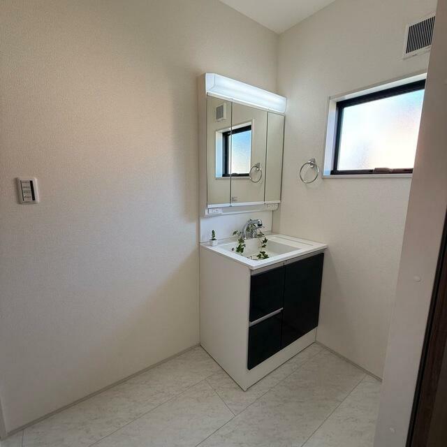 洗顔や歯磨きなど毎日使う洗面所だから要チェック！（1号棟）