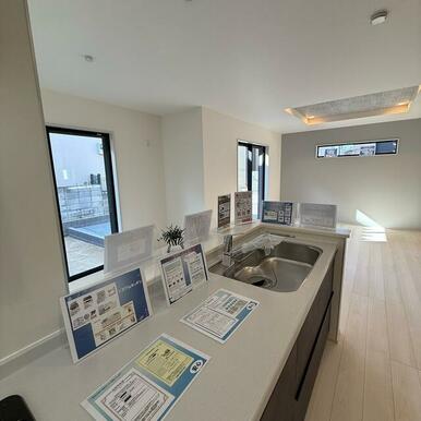 リラックスできる場所だからリビングは家具＆レイアウトにこだわりたい！（1号棟）